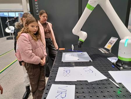 received_416624681519060