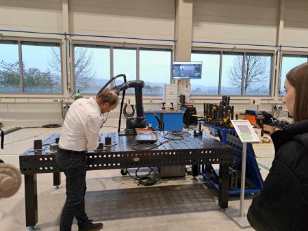 received_1085746189859883